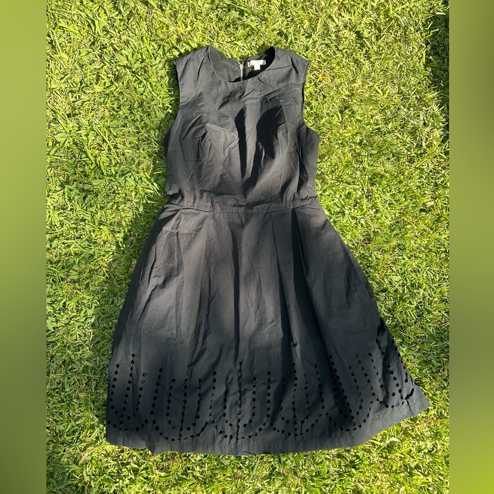 Gap Woman’s Eyelet Dress B4